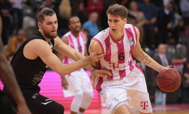 对跳水圈而 对跳水圈而